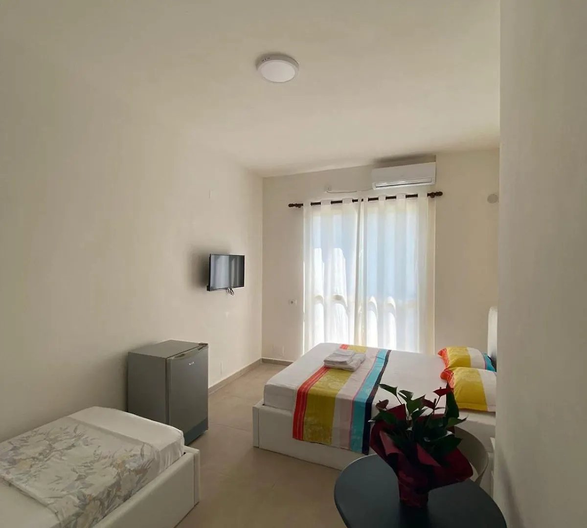 ゲストハウス Villa Arli&Eris Vlorë
