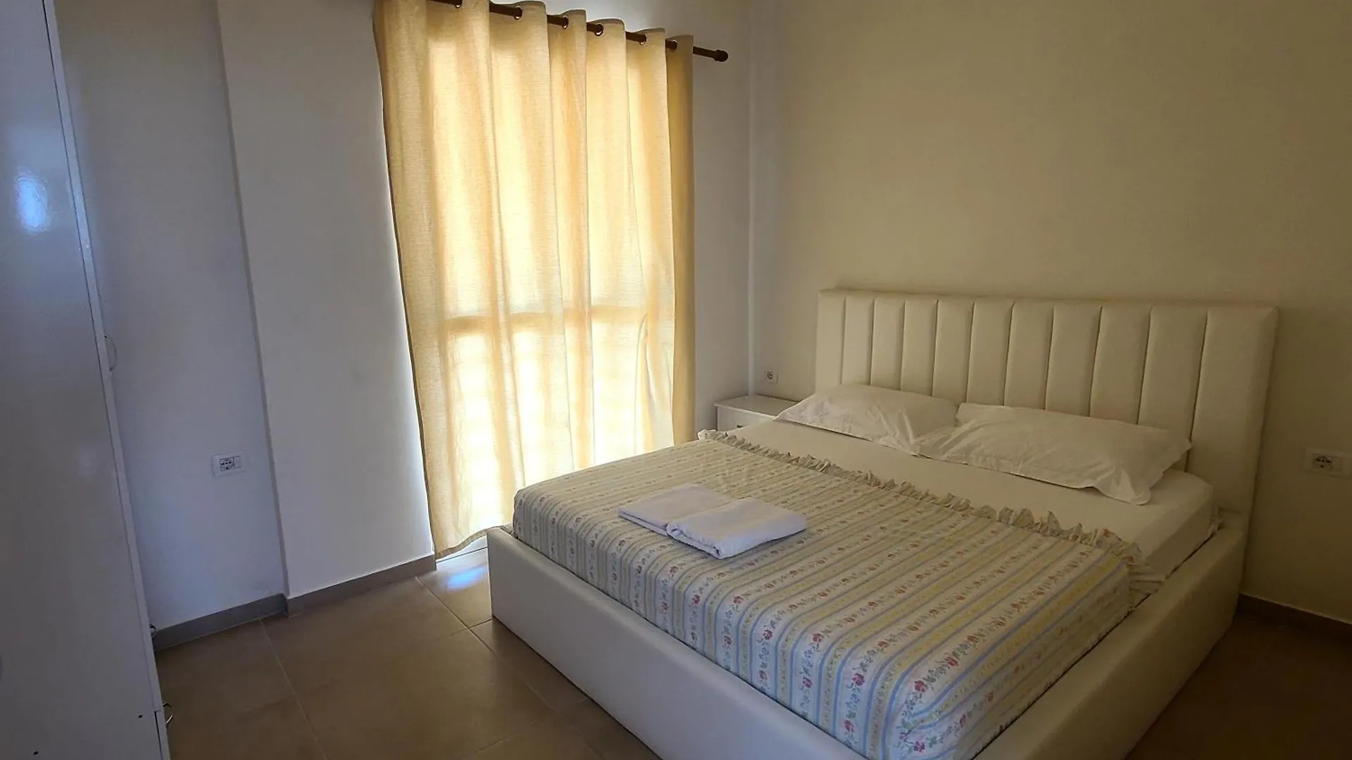 ゲストハウス Villa Arli&Eris Vlorë