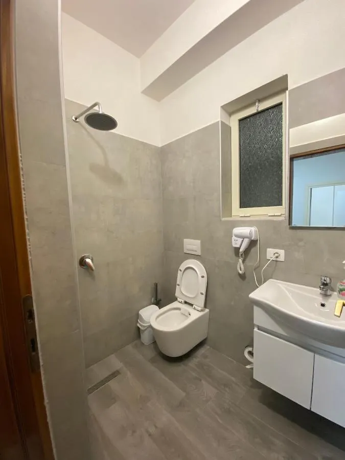 Villa Arli&Eris Vlorë 0*,  Albania